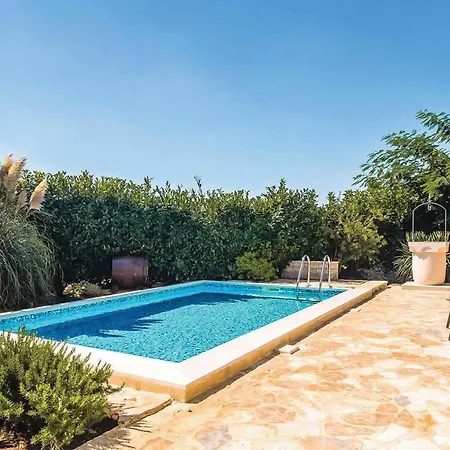 Sleeps 8 Air Con Wifi Praznice