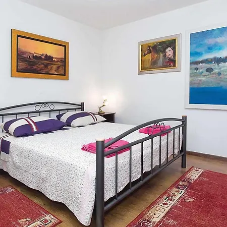 Sleeps 8 Air Con Wifi Praznice